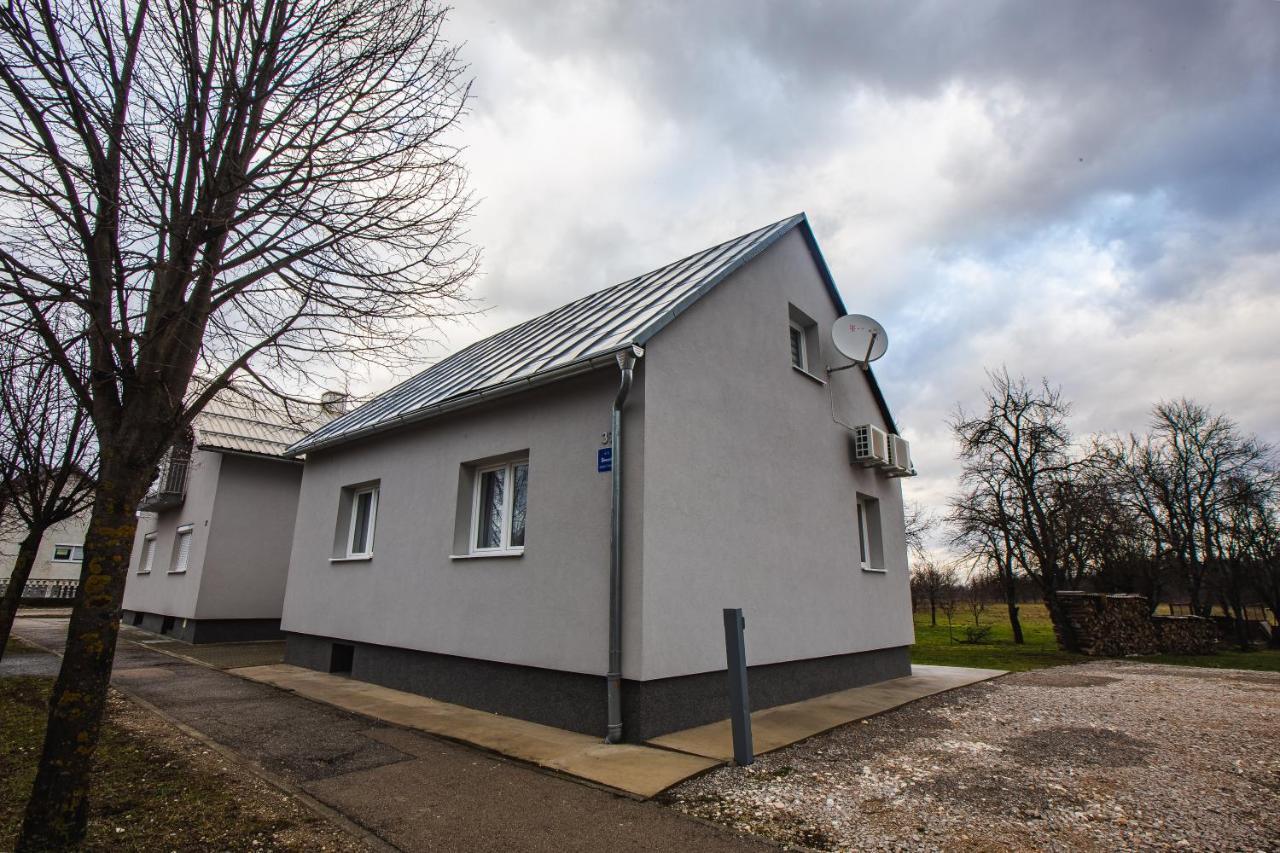 Guesthouse Ilic Gospić Екстериор снимка